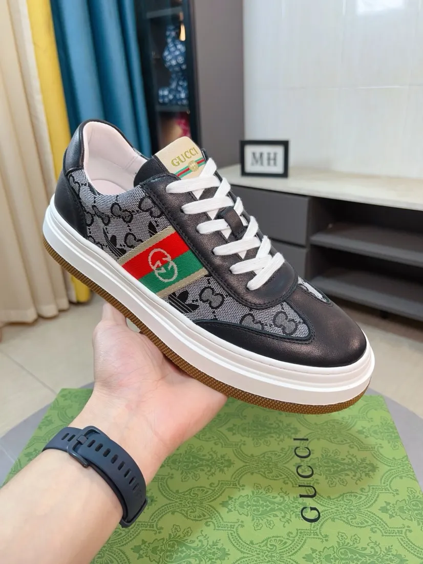 Men's shoes 💰420🌹🌹[GUCCI] Gucci's new lace-up casual men's shoes are on the market first, and the materials and workmanship are superior to all versions on the market. The highest quality shipped first-layer cowhide with imported original perforated materials➕genuine leather lining, privately molded soft outsole, high foot comfort, imported special materials highlight the brand's unique charm, high-end customization 38-44